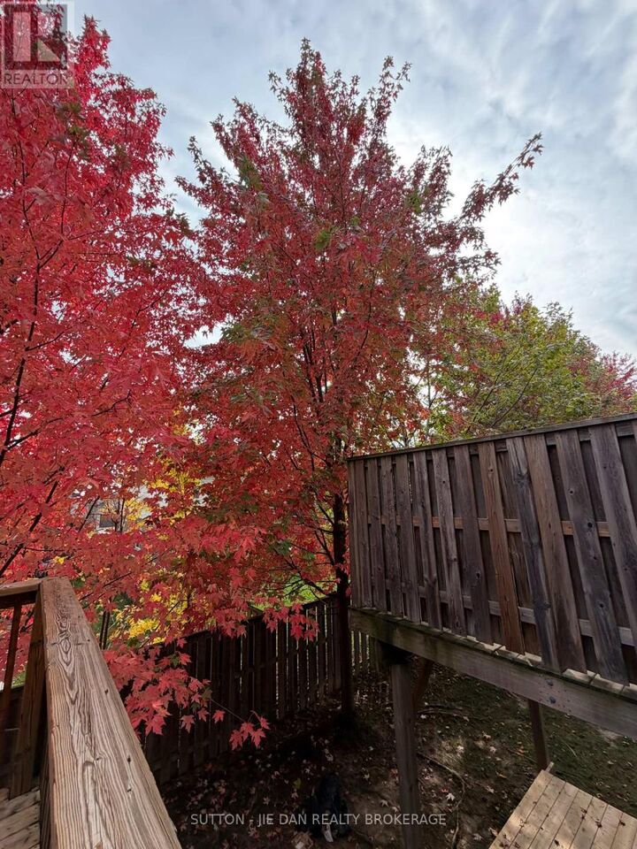 Property Photo:  1030 Oakcrossing Gate 35  ON N6H 0H1 