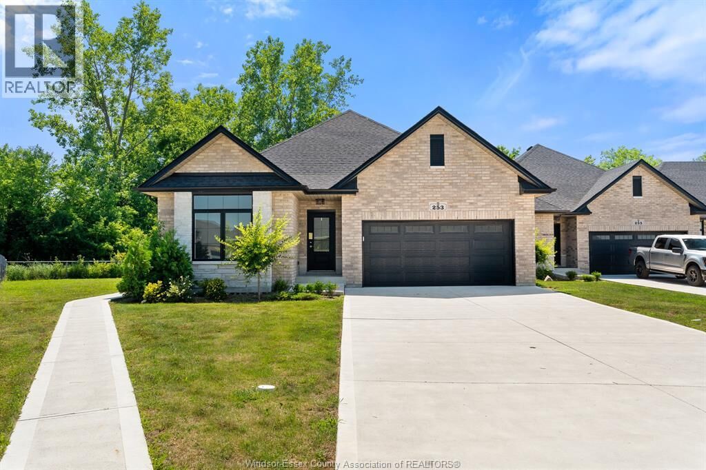 Property Photo:  261 Livingstone Crescent B (Lower)  ON N9V 0H1 