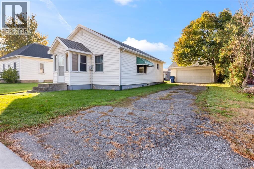 Property Photo:  2 Centre Street East  ON N0P 2L0 