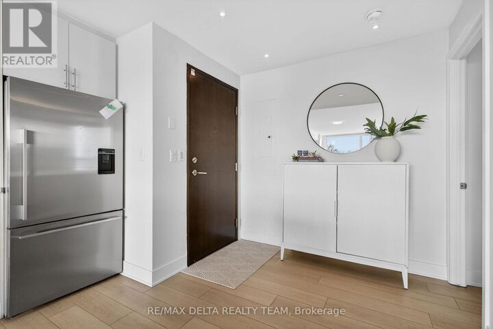 Property Photo:  1035 Bank Street 307  ON K1S 3W9 