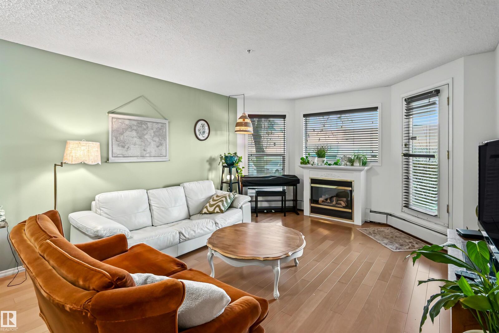 Property Photo:  10511 42 Avenue NW 109  AB T6J 7G8 