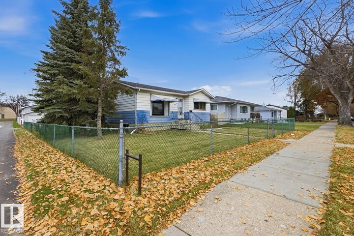 Property Photo:  3642 113 Avenue NW  AB T5W 0P8 