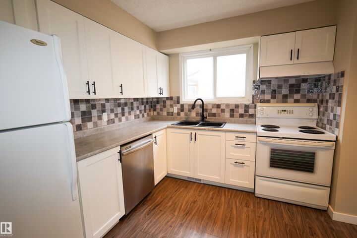 Property Photo:  709 Grandin Drive  AB T8R 1P0 