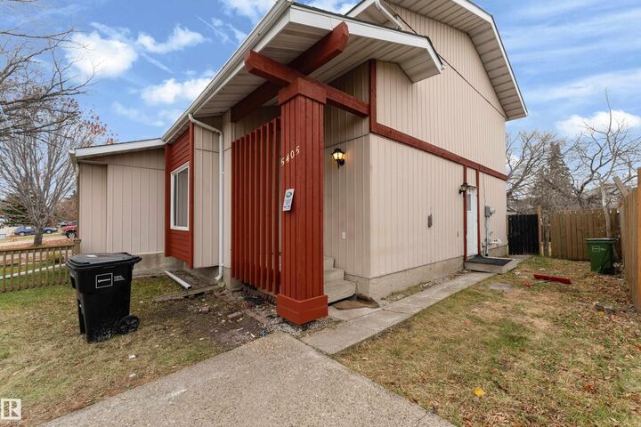 Property Photo:  5405 39 Avenue NW  AB T6L 1P3 