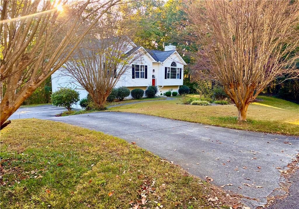 Property Photo:  81 W Creekview Drive  GA 30143 