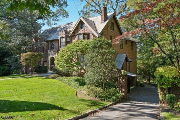 Property Photo:  54 Rensselaer Rd  NJ 07021 