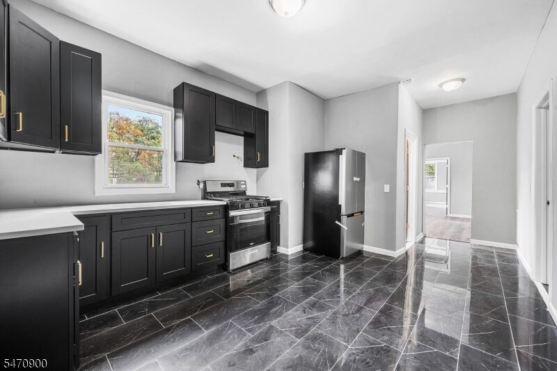 Property Photo:  304 Ridgewood Ave 1  NJ 07112 