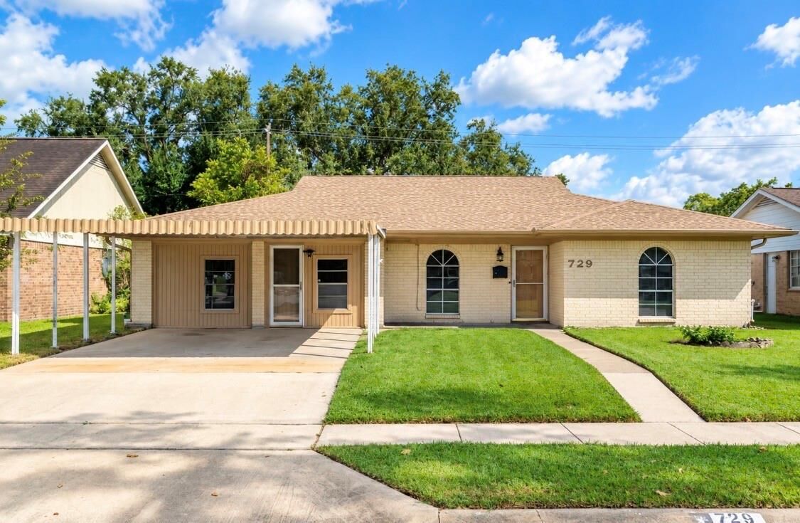 Property Photo:  729 Arbor Drive  TX 77536 