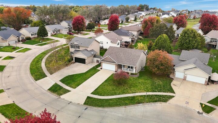 Property Photo: 1020 Rolling Hills Court IA 50211