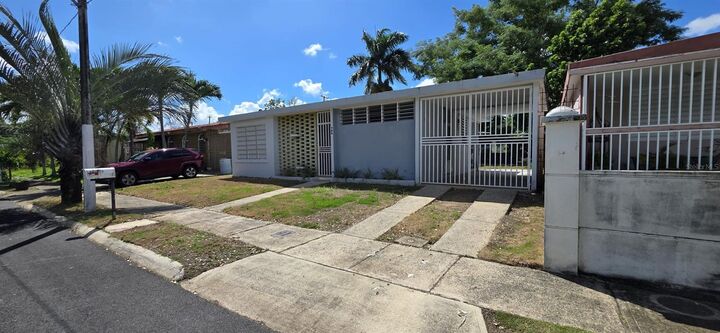 Property Photo:  Urb. Highland Park Calle Acacia 744  PR 00924 