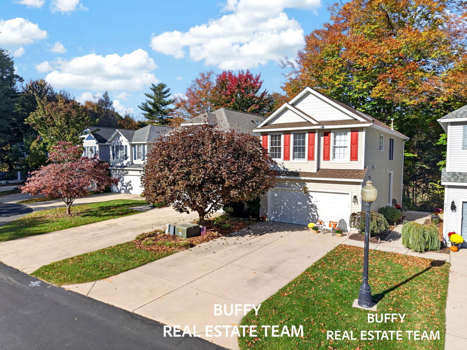 Property Photo:  907 Bluff Creek Drive  MI 49417 