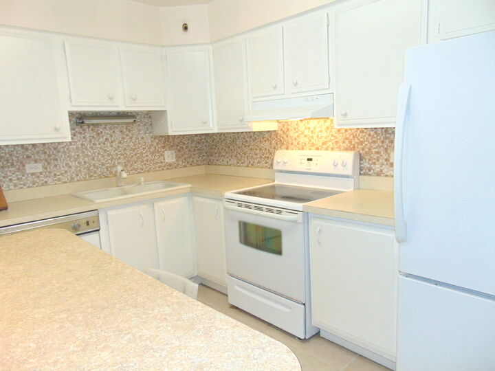 Property Photo:  250 Ridge Avenue 3D  IL 60202 