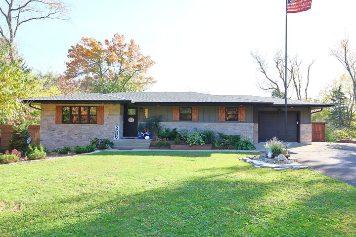 Property Photo: 205 Coventry Avenue IL 60081