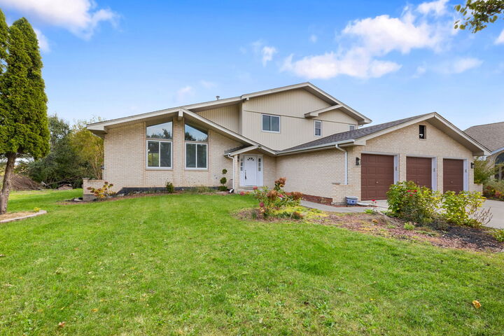 Property Photo: 17231 Brookgate Drive IL 60467