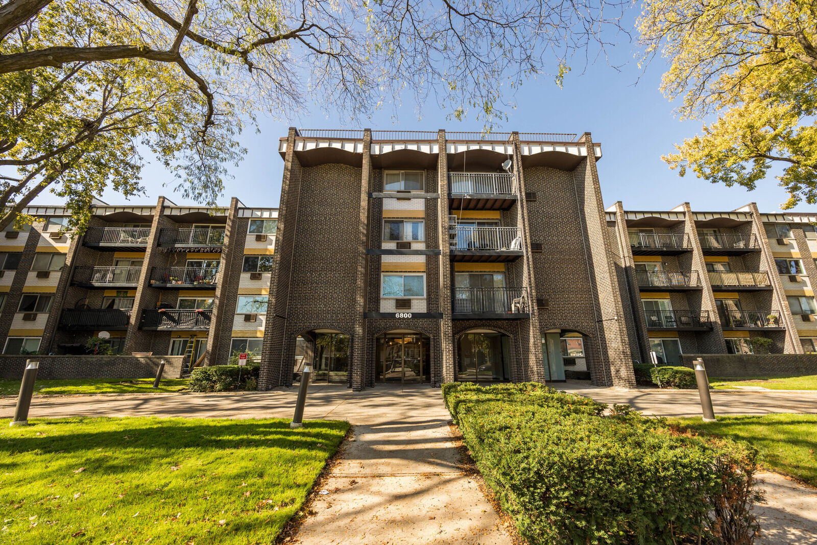 Property Photo: 6800 N California Avenue 4I IL 60645