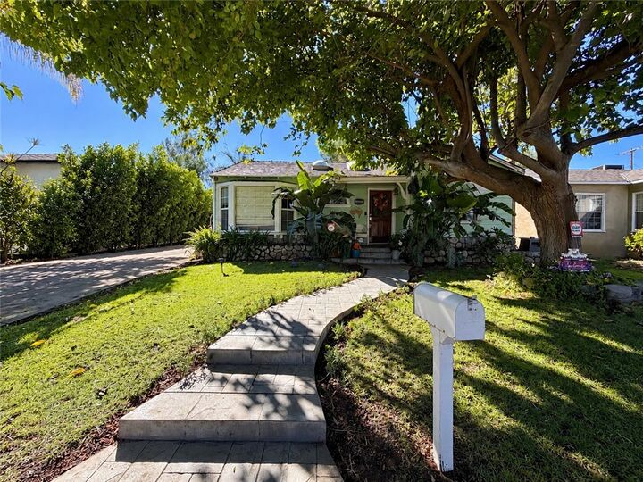 Property Photo:  17854 Bessemer Street  CA 91316 
