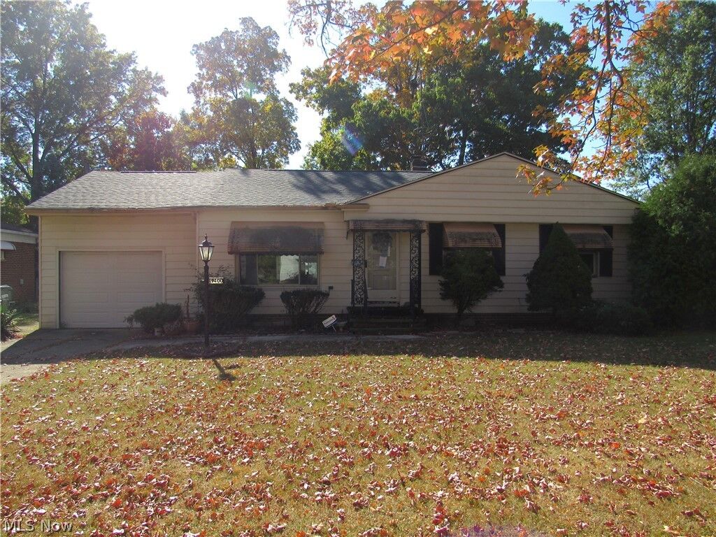 Property Photo: 19400 Mayfair Lane OH 44128
