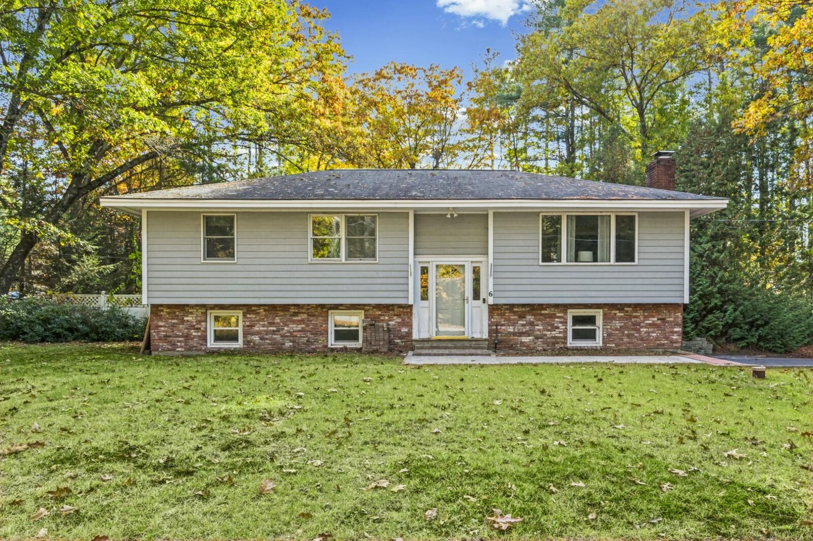 Property Photo:  6 Averill Road  NH 03033 