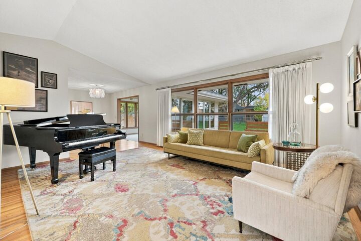 Property Photo:  620 Riviera Drive  MN 55112 