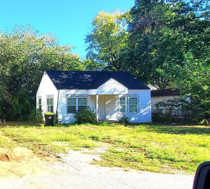 Property Photo:  315 W Eel River Street  OK 73080 