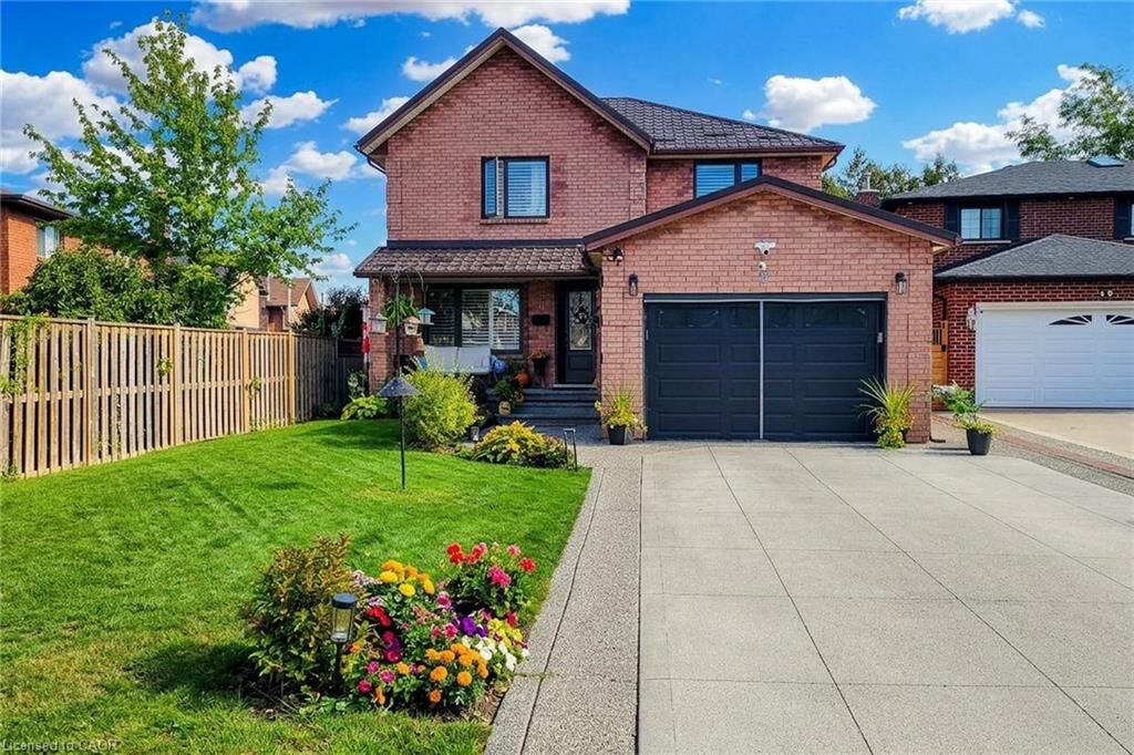 Property Photo:  9 Cedarlawn Court  ON L9C 7J9 