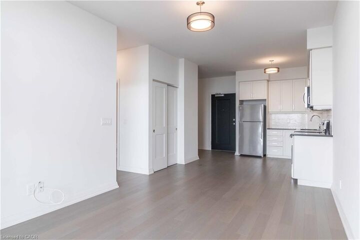 Property Photo:  155 Caroline Street S 1904  ON N2L 0J8 