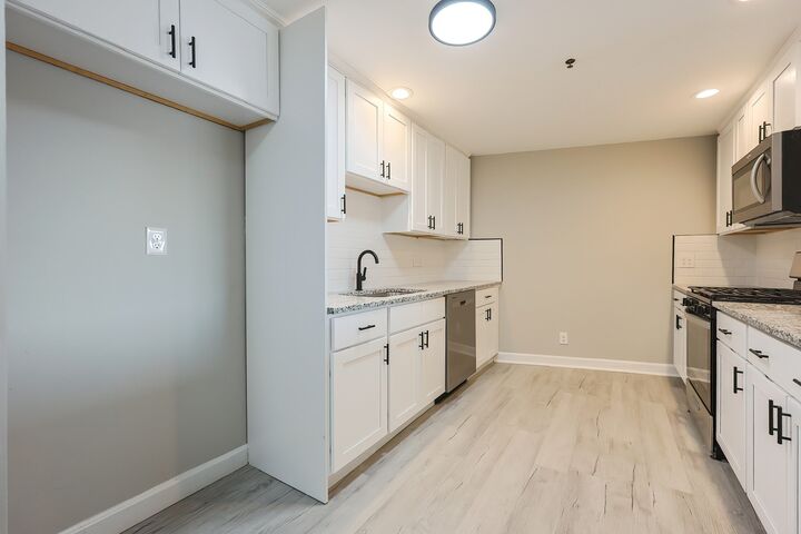 Property Photo:  348 Rantoul Street 202  MA 01915 