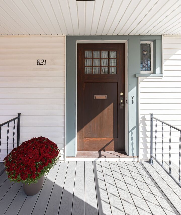 Property Photo:  821 Pleasant Street  MA 01602 