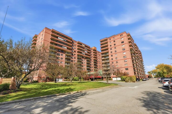 Property Photo:  3920 Mystic Valley Pkwy 521  MA 02155 