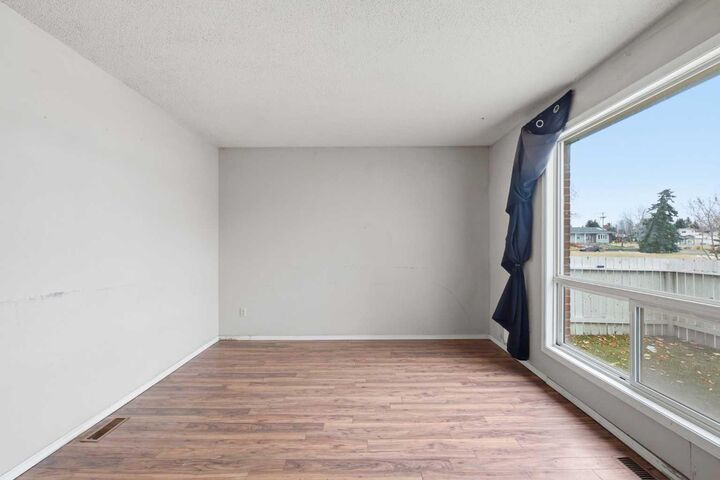 Property Photo:  64 Whitnel Court NE 28  AB T1Y 5E3 