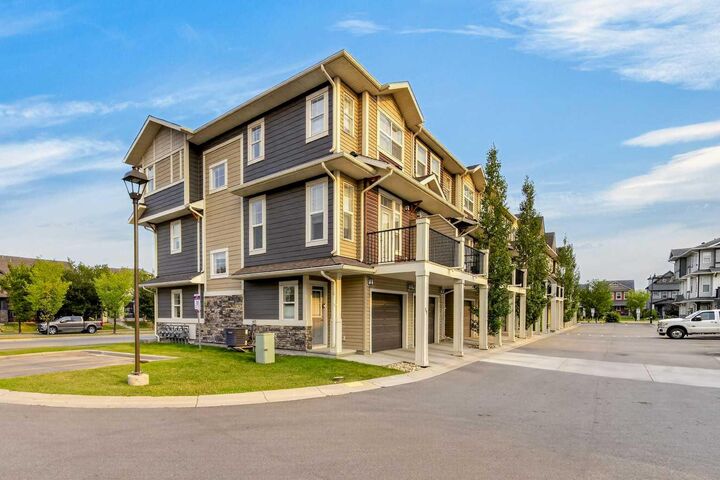 Property Photo:  87 Legacy View SE  AB T2X 4H9 