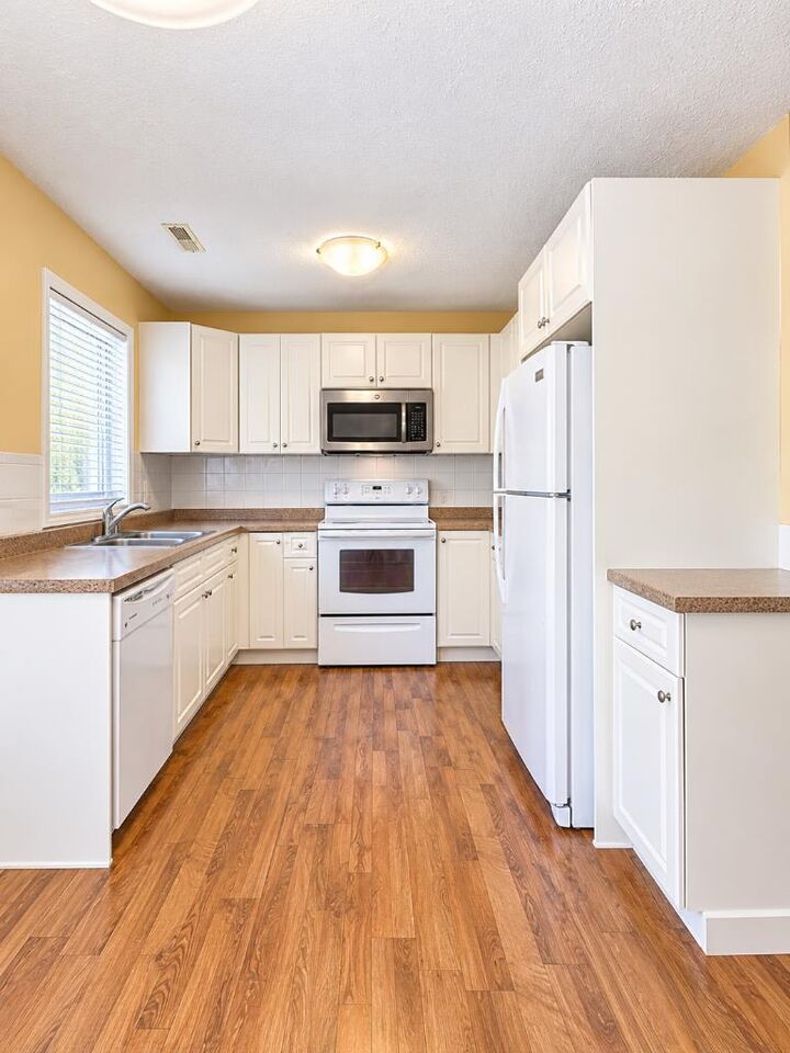 Property Photo:  111 4 Avenue D  AB T1P 1T5 