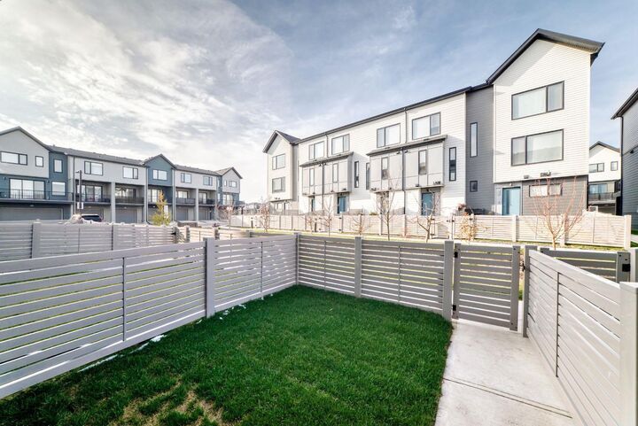 Property Photo:  311 Evanscrest Square NW  AB T3P 1S2 