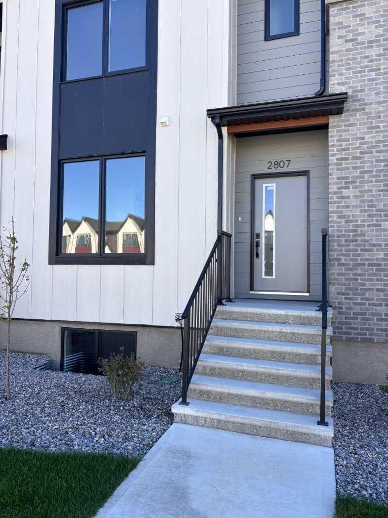 Property Photo:  2807 16 Avenue  AB T1M 1N1 