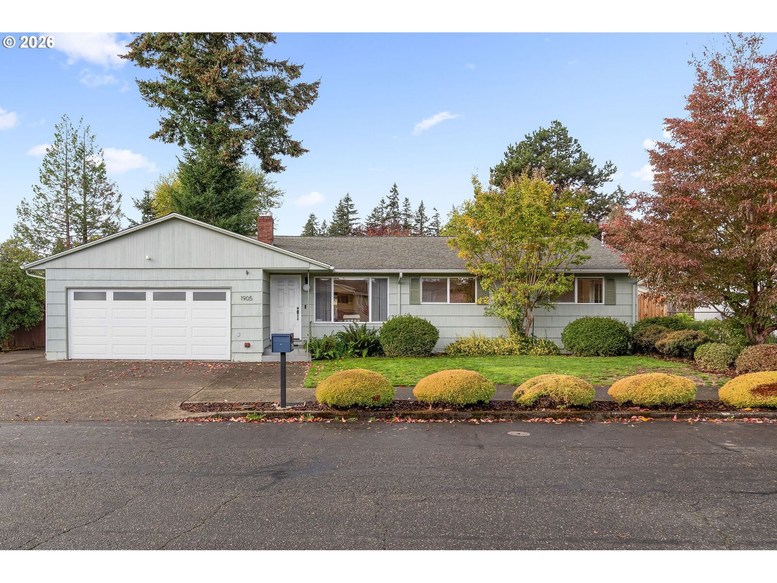 Property Photo: 1905 SE 154th Ave OR 97233