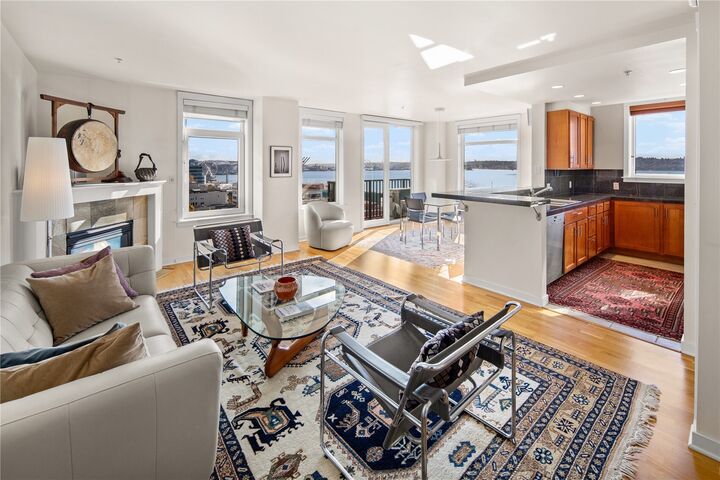 Property Photo:  2607  Western Avenue 804  WA 98121 