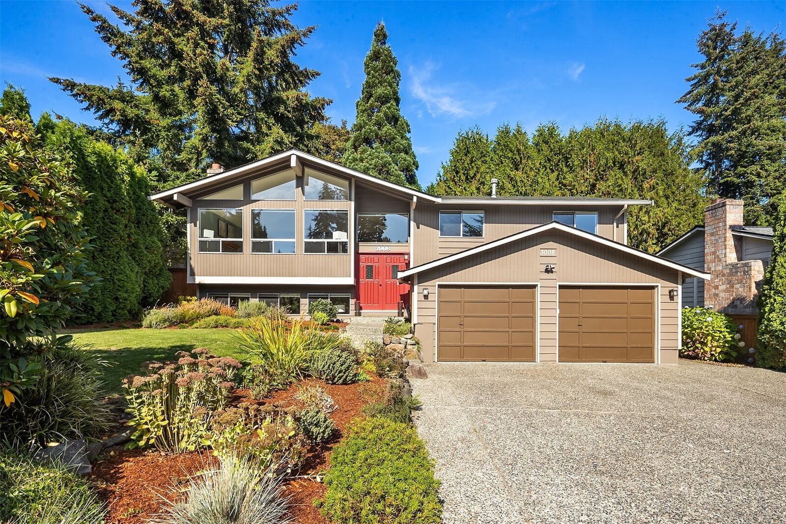 Property Photo:  3008 NE 201st Place  WA 98155 