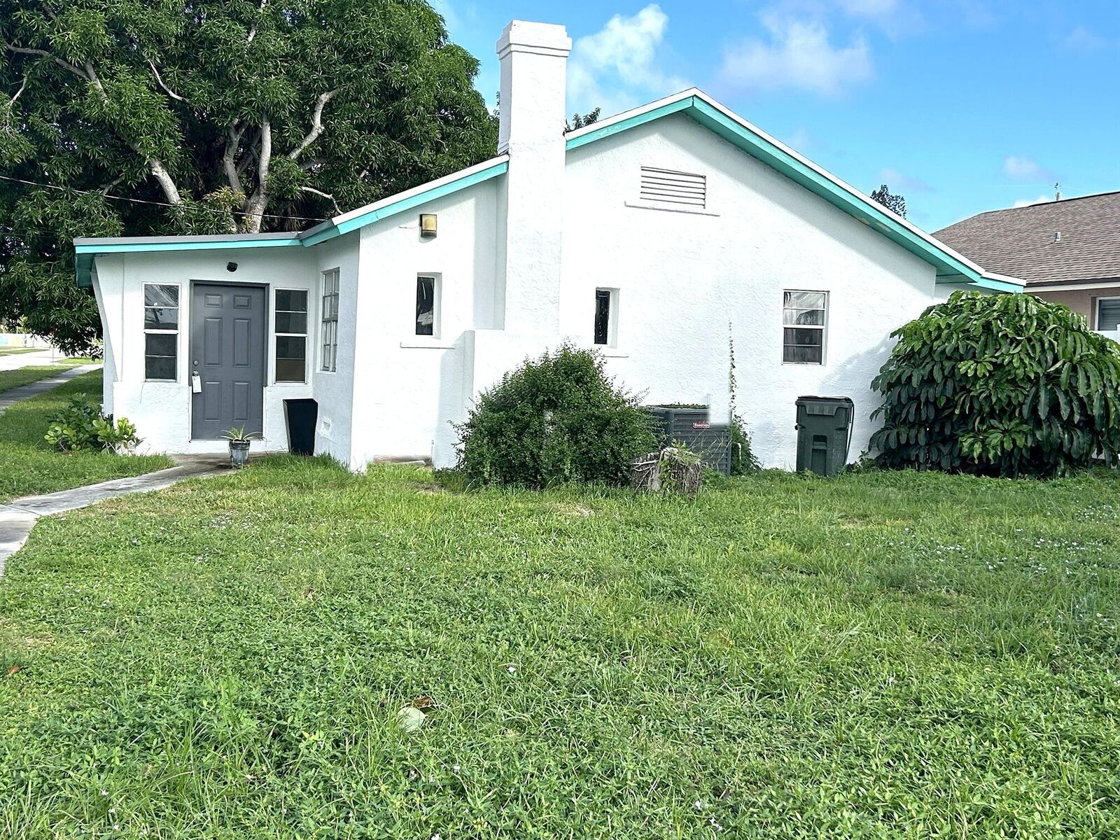 Property Photo:  520 NW 3rd Street  FL 33444 