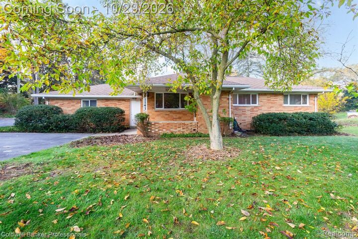 Property Photo:  1141 Kingsview Avenue  MI 48309 
