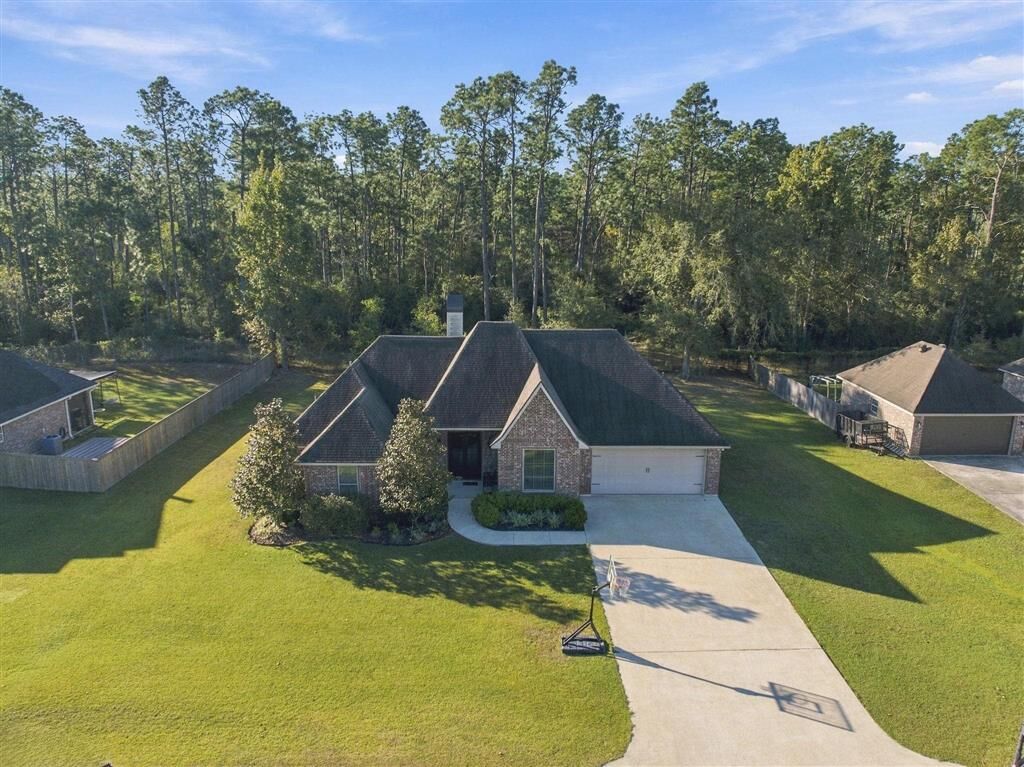 Property Photo: 2777 Williamsport Drive LA 70611