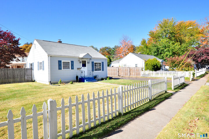 Property Photo:  25 Warren Drive  CT 06118 