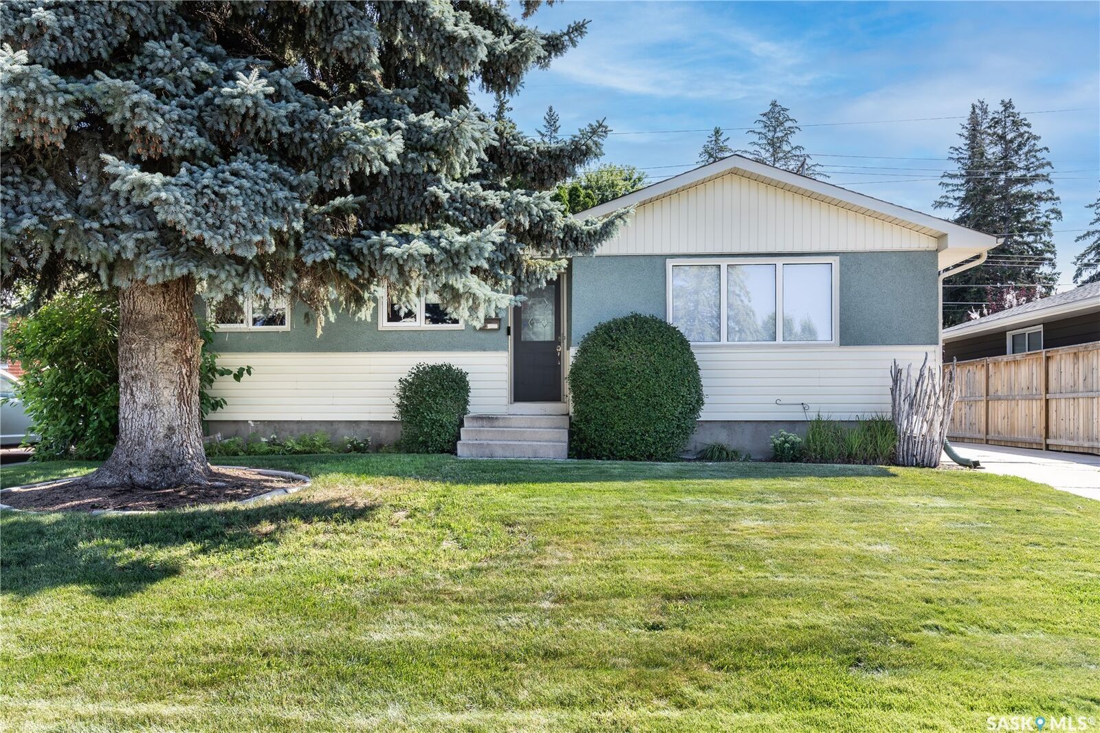 Property Photo:  2611 Woodward Avenue  SK S7J 2E6 