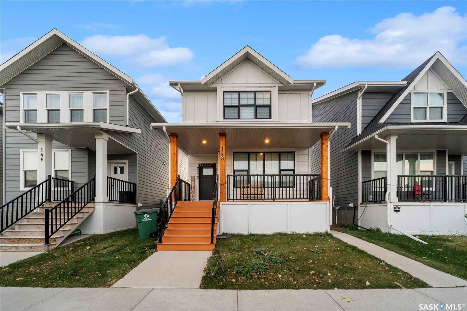Property Photo:  148 Rosewood Boulevard E  SK S7V 0Y9 