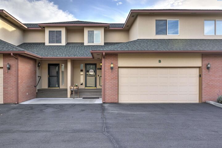 Property Photo: 300 Columbia Point Drive B-115 WA 99352