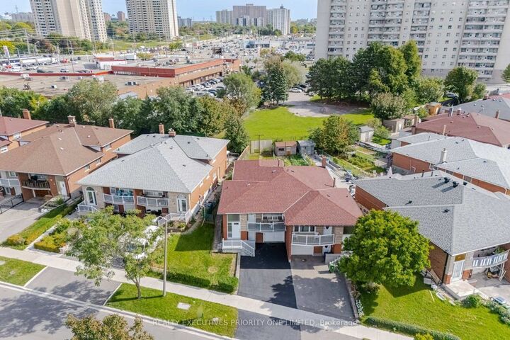 Property Photo:  43 Elana Drive  ON M3N 2C1 