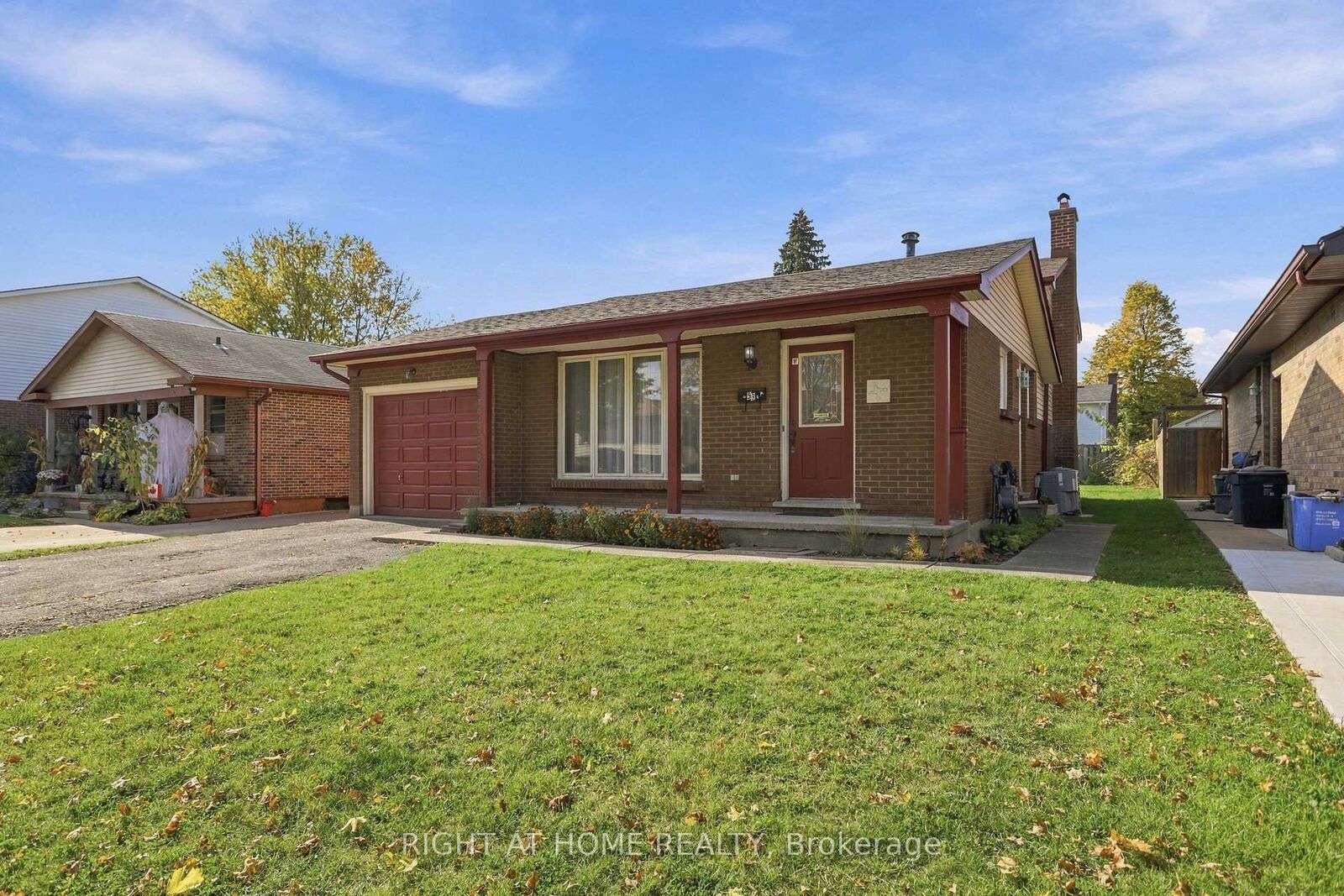 Property Photo:  53 Lysanda Avenue  ON N5Z 4L1 