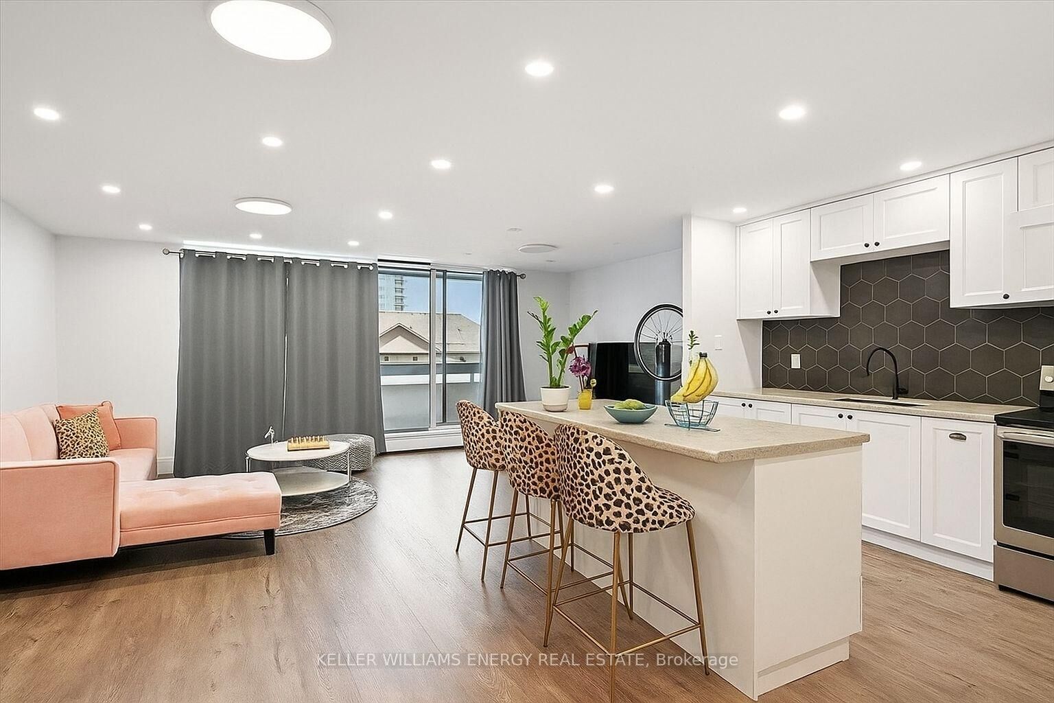 Property Photo: 1210 Radom Street 501 ON L1W 2Z3