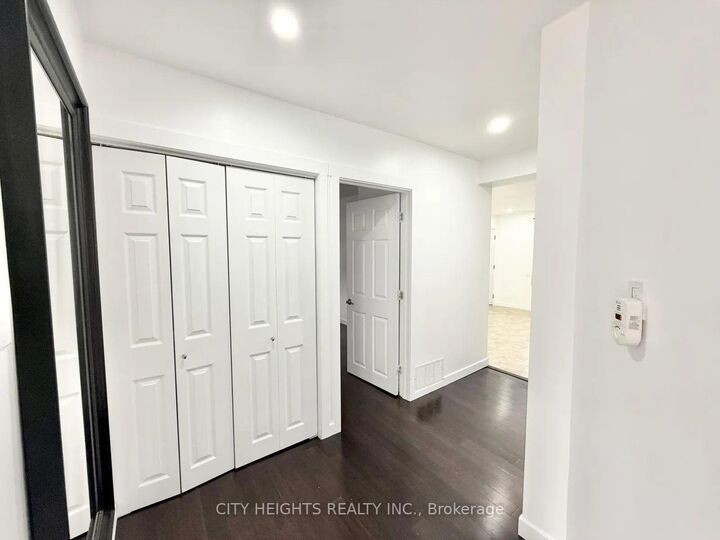 Property Photo:  54 Candlewood Crescent #1  ON M3J 1G5 