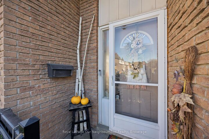 Property Photo:  17 Macey Court 50  ON L1S 6E3 