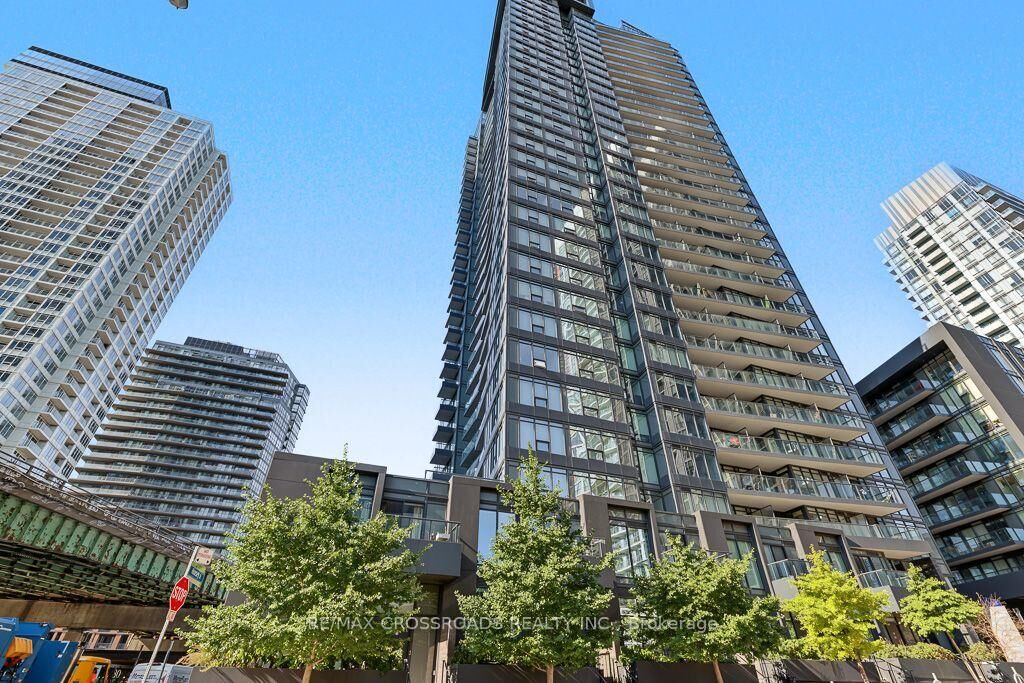 Property Photo:  58 Queens Wharf Road Th05  ON M5V 0J9 